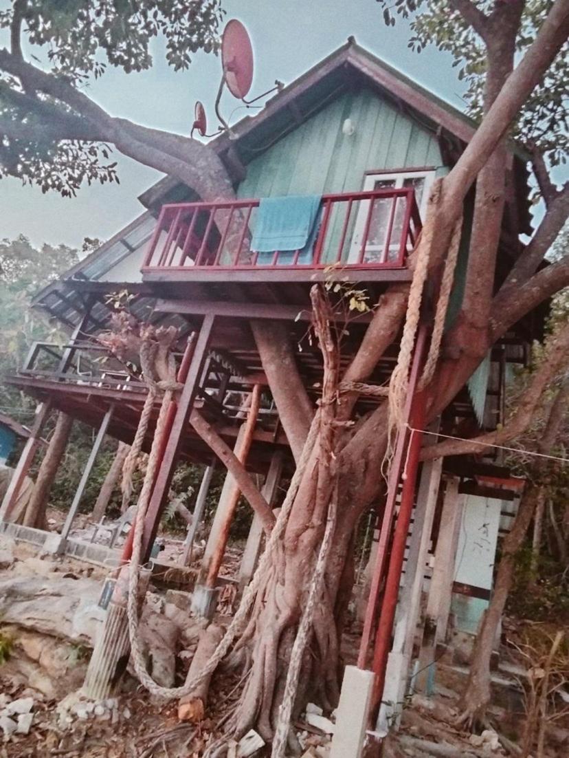 Hotel ลุงดำฮัทบีช Koh Samet Pokoj fotografie